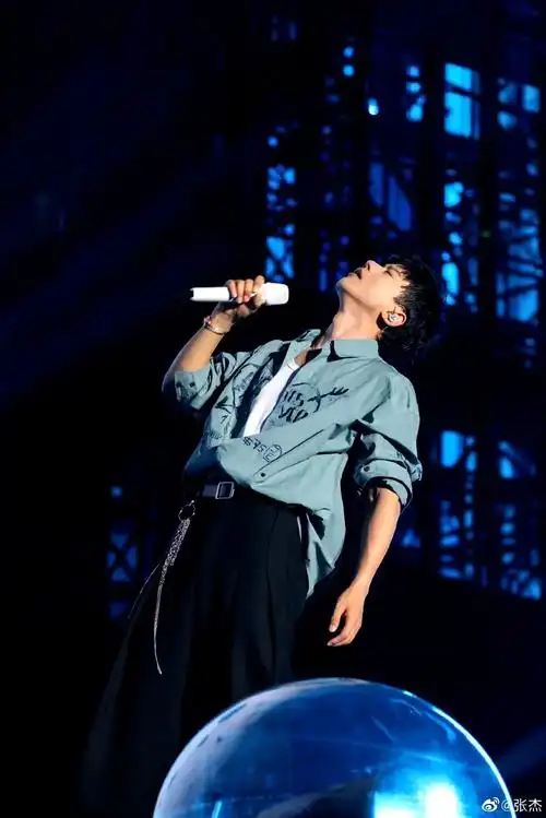 张杰北京演唱会 #北斗星的爱张杰 ##一起来看流星雨 张杰 - 抖音