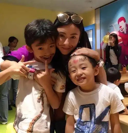 港媒为张柏芝大儿子辟谣没有恋爱妈妈张柏芝也没有生病