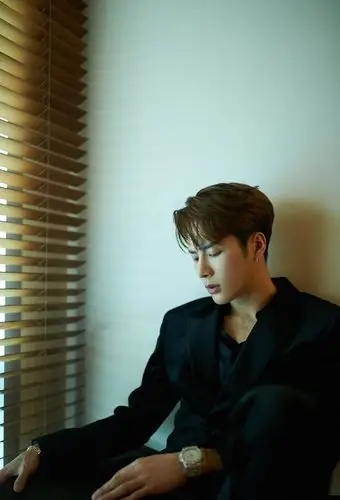 王嘉尔微博之夜帅气写真图片