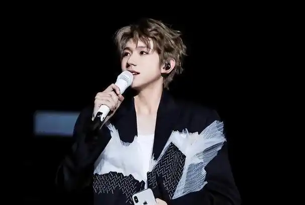 易烊千玺真的是个实干家,悄悄就把大事给办成了