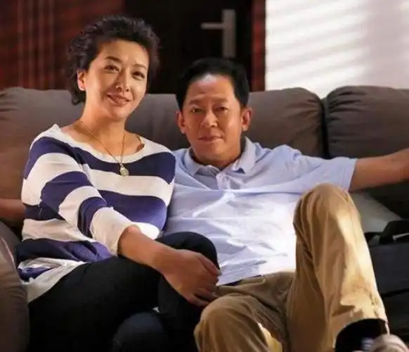 靳东老婆李佳个人简历靳东妻子李佳近照