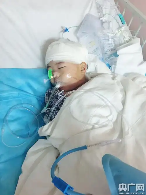 爱如潮涌!教师之子患重症 社会各界伸援手