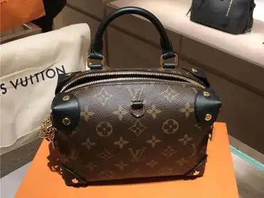 lv路易威登女包铆钉盒子包手提斜挎包