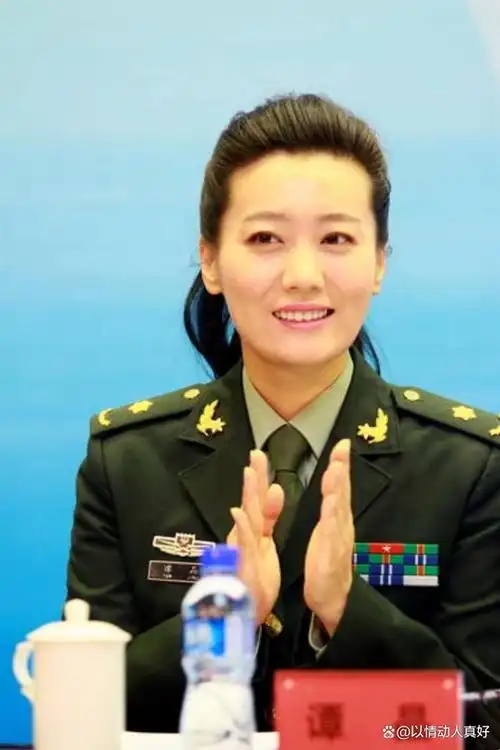 军旅歌唱家中,李丹阳,祖海都未婚单身,她嫁年轻科学家生双胞胎