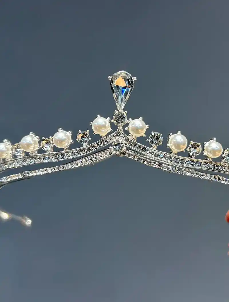 定制的皇冠婚纱礼服,简约又甜美,让我感觉像公主一样美丽动人. - 抖音