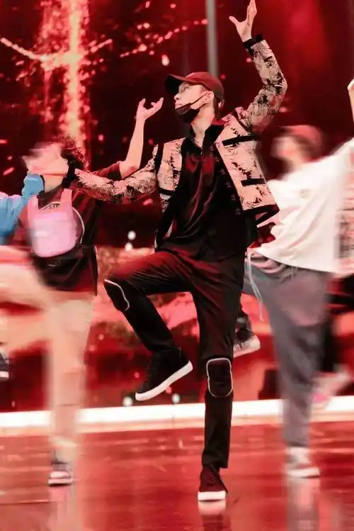 易烊千玺,王源,王俊凯这三位养成系明星,在大家的见证下,从曾经萌萌哒