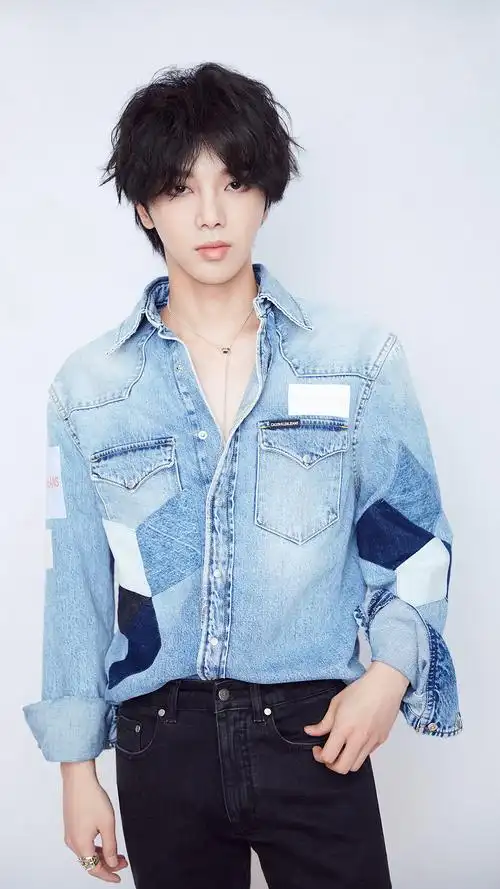 华晨宇帅气写真手机壁纸