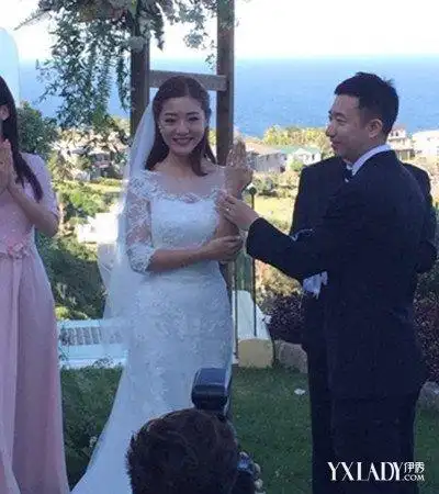 【图】邓家佳老公于岩照片曝光 揭秘两人的恋爱过程