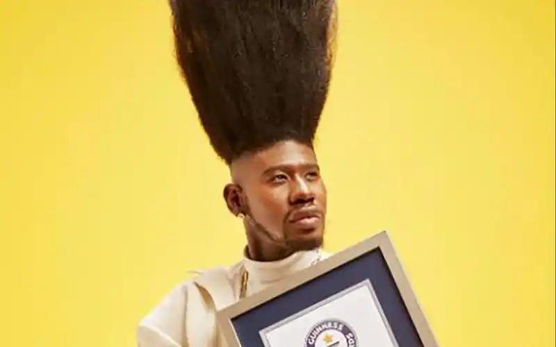 逆天扫把头发型创世界纪录活脱脱拳皇的二阶堂红丸在世只是不知道这位