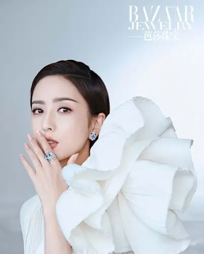 佟丽娅真空西装酷飒时尚写真