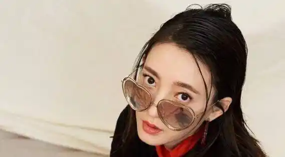 "天生丽质"王丽坤,从素颜女神到实力派演员的进阶_角色_挑战_电视剧