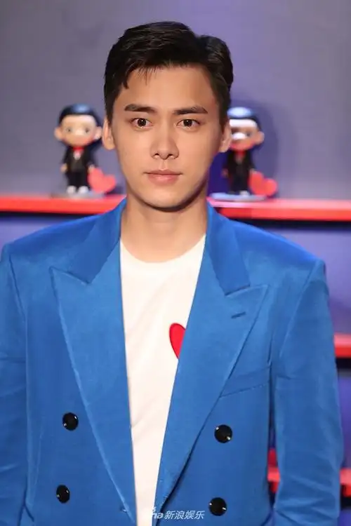 李易峰高清生图曝光 颜值能打双眼炯炯有神