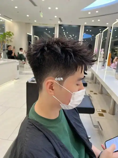 钢夹烫 谁烫谁好看的发型,不挑脸型 喜欢短发即可烫.#沈阳美发店