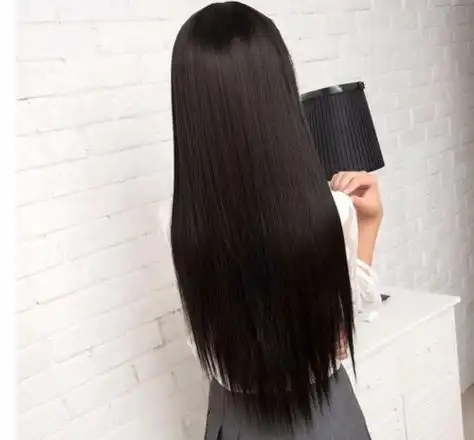 厚实的中短发发型,用离子烫来处理,也会让女孩子拥有比较特别的精致感