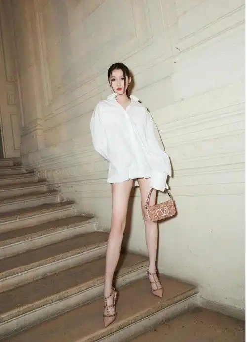 刘雯狂揽9场大秀slay全场 巴黎时装周看点一键全知道