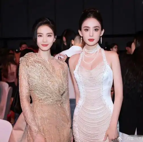 刘诗诗古力娜扎合照梦回轩辕剑