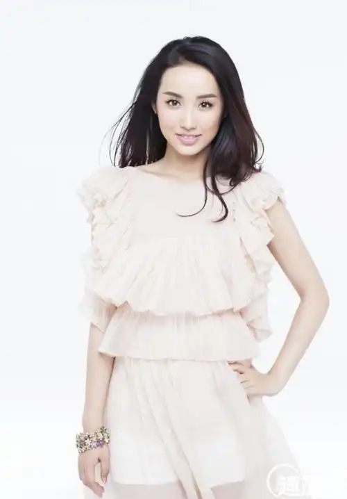 吕一纯净写真 清新脱俗宛如仙女(1/5)