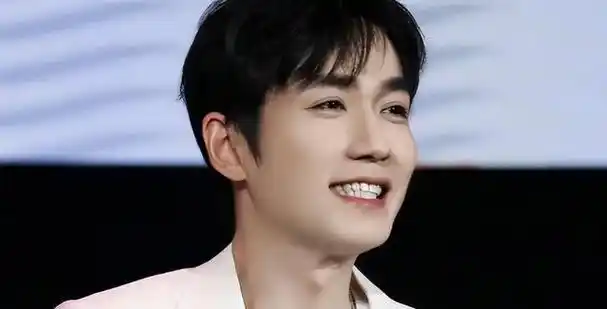 9位"中国式"美男子,个个五官立体,堪称东方美学之浑然天成!