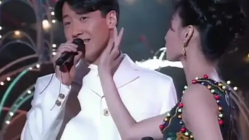 邝美云狂撩,黎明瞬间脸红,台下观众却兴奋