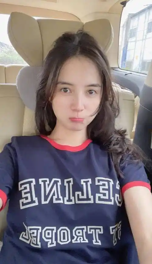 原创41岁宋佳时尚照曝光四肢修长比例优越素颜出镜仍少女感十足