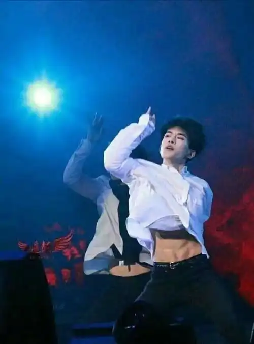 绑架自己,反之亦然,那我们就需要了解,爱的另一个层面是包容易烊千玺