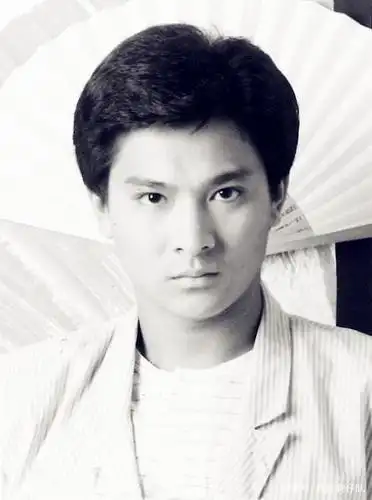 刘德华的《17岁》,四哥,发哥见过面,跟周星驰经历很相似!