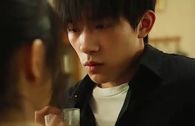 易烊千玺 韦一航能有什么坏心思 只是悄悄喜欢 偷偷吃醋而已#送你一朵