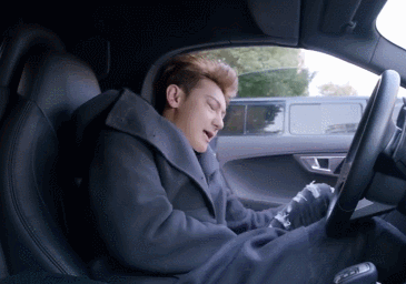 黄子韬坐车里难受张大嘴gif动图_动态图_表情包下载_soogif