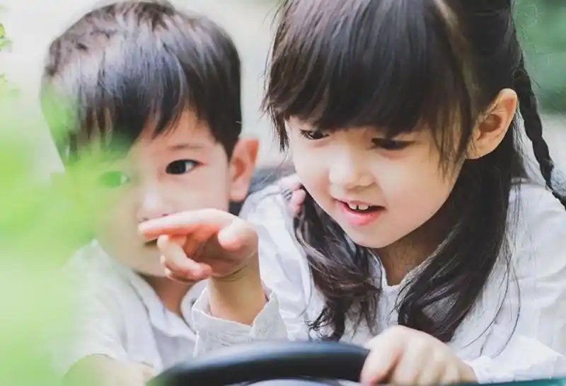 姐弟俩的幸福日常,一儿一女两个高颜值,爸妈幸福感爆棚