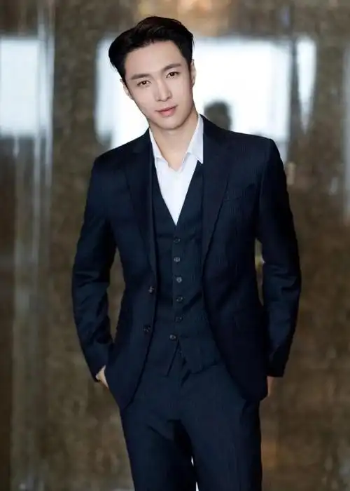 张艺兴很瘦?这就是女生喜欢的身材,穿衣显瘦,脱衣有肉