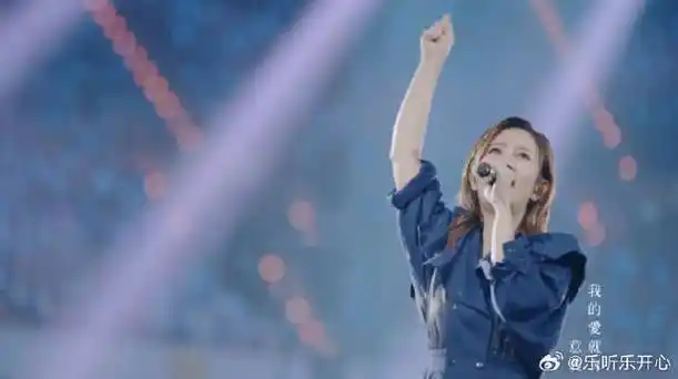 梁静茹《勇气》太感人,想起那些年的回忆,我爱你用尽一生的勇气_新浪