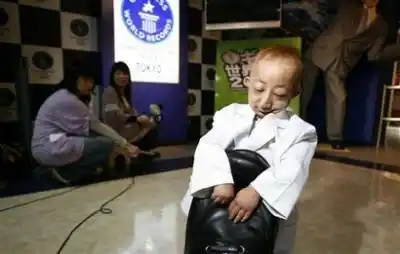 世界上最矮最小的人
