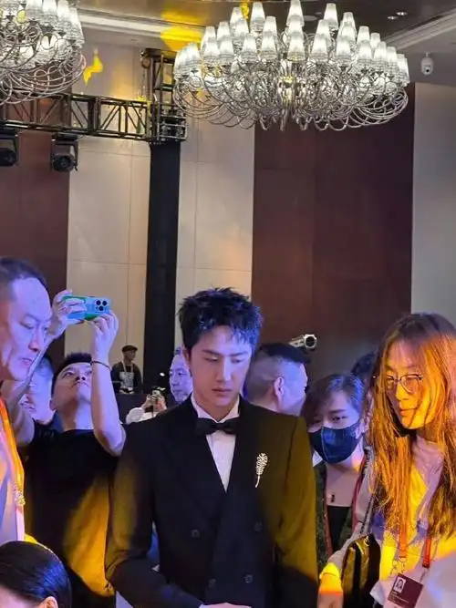 王一博香奈儿大秀内场##双11追新行动