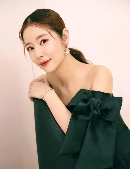 林心如曝光近照油光满面咧嘴大笑很接地气44岁状态很真实