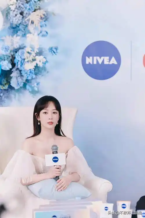 杨紫礼服大合集,为什么都是一字肩_风格_女明星_亲爱的