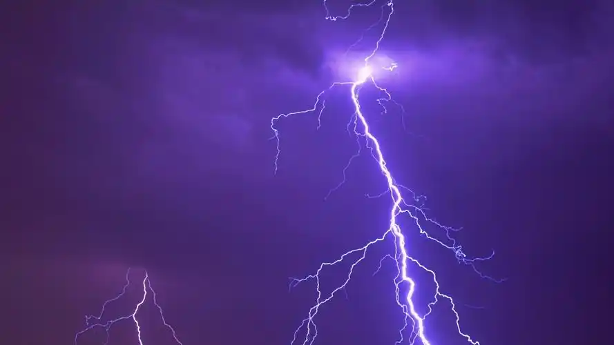 恐怖的闪电雷电图片-风景壁纸-高清风景图片-第3图-娟娟壁纸