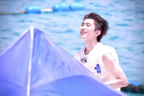 蔡徐坤的颜值真的小蔡的三亚之旅美图都丢进来吧