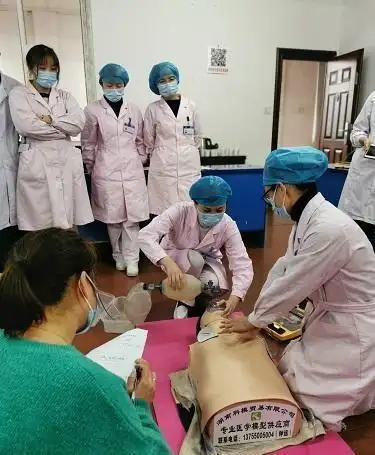 危急重症片区科护士长肖涛对心脏骤停的定义,cpr的目的及意义,除颤仪