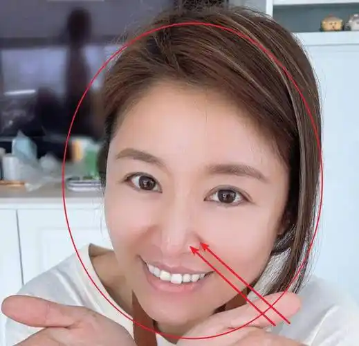 林心如再晒素颜照,原相机怼脸拍黑头藏不住,45岁皮肤状态看呆了_美颜