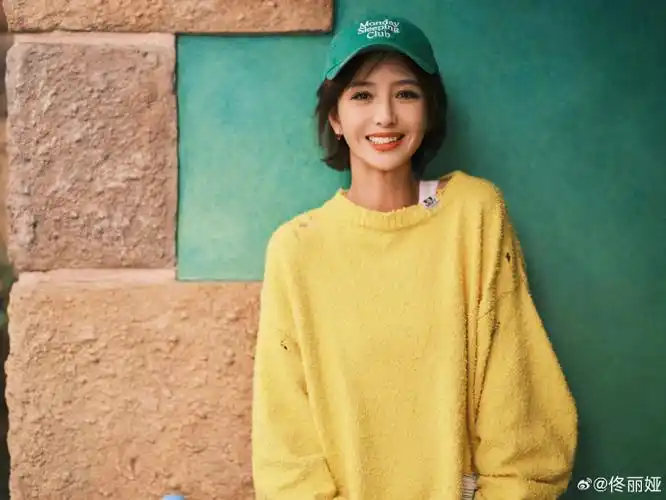 佟丽娅儿童节晒美照,动感酷飒惹人爱,笑容甜美宛如初恋