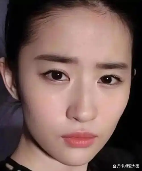 明星刘亦菲的近距离素颜照,她不化妆也很好看.一点瑕疵都没有!