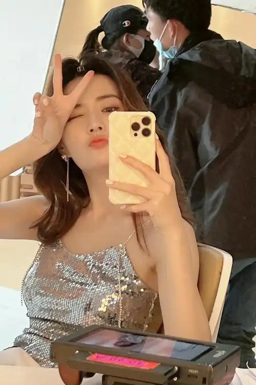 美图分享徐璐爱自拍的女孩