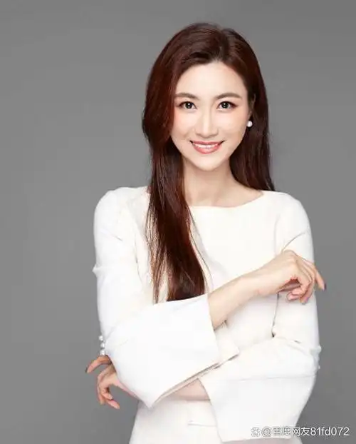 的美女主持人,以她活泼张扬的个性和出众的外貌成为了广东台新闻主播