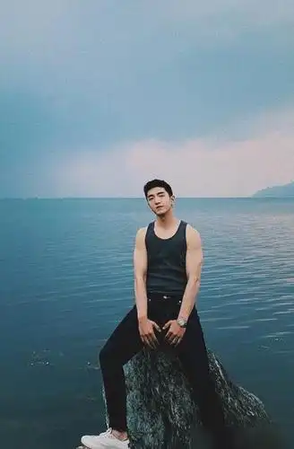 赵丽颖唯一选中的"退役兵哥",穿上健身服秀肌肉,谁招架得住?