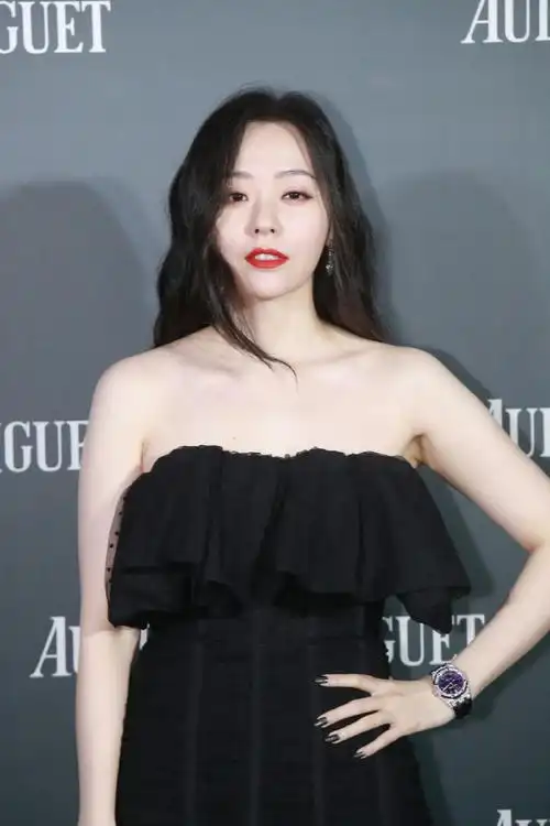 娱乐圈胸怀大"痣"的女明星,你更喜欢谁?