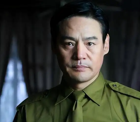 巍子:23岁娶演员夏立言,离婚后与儿子抱头痛哭,如今他怎样了?