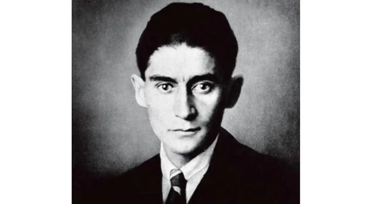 弗朗茨·卡夫卡 人物简介:卡夫卡被认为是现代派文学的鼻祖,是表现