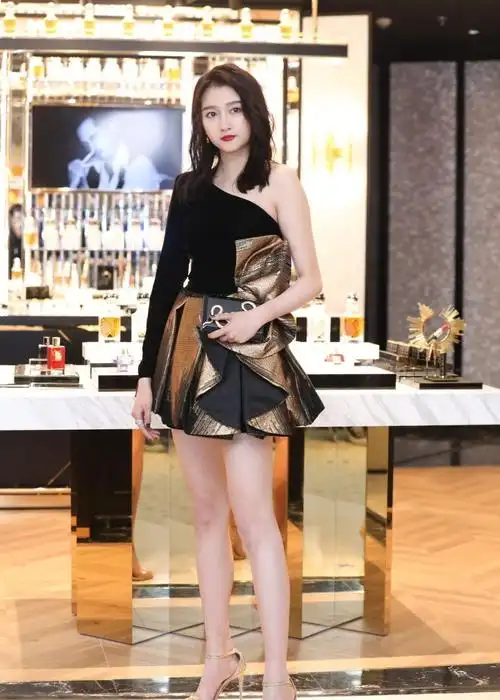 关晓彤出席在上海举行的kilian paris活动的高清美图