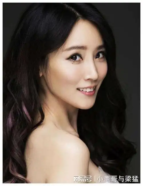 事实证明被劝和吴京离婚的谢楠已经走上了另一条道路