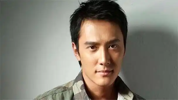 当62岁的费翔与44岁的冯绍峰同台才知道真帅和装帅差距有多大